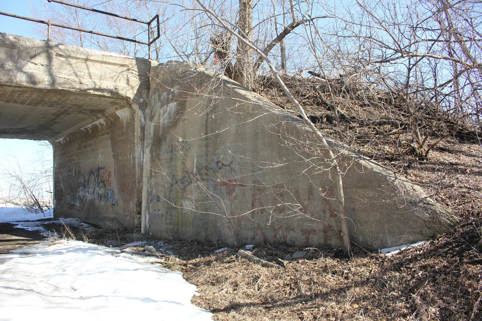 Southeast wing wall